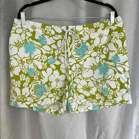 Natural Reflections Green and Blue Cargo Shorts for Summer Adventures - Picture 1 of 6